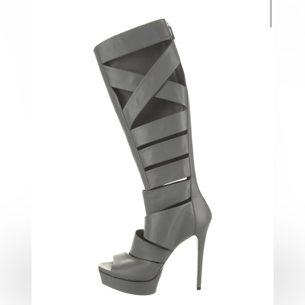 Gucci Helena Cut Out Pattern Calfskin Boots size 8.5
